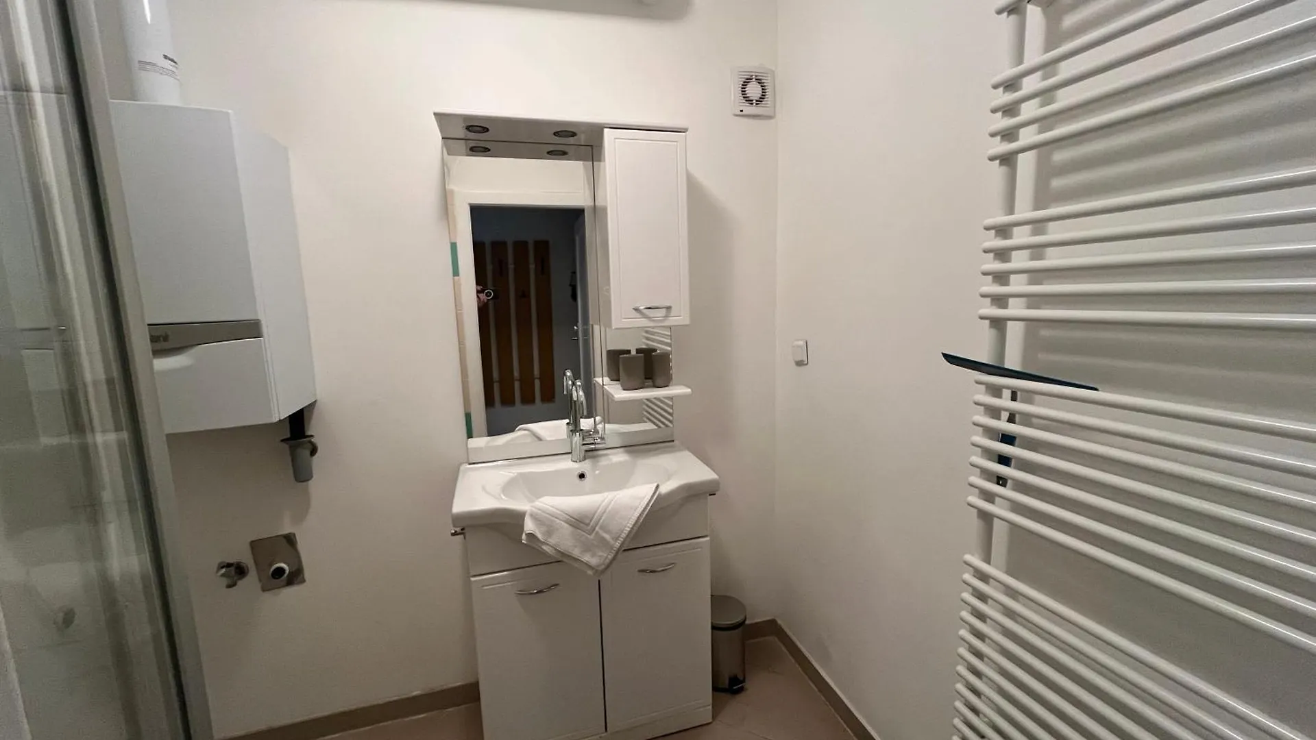 Elegant Viennese Apt 15 Min To City Center 0*, 비엔나