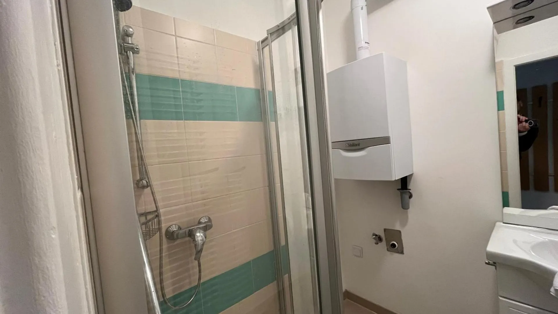 Elegant Viennese Apt 15 Min To City Center